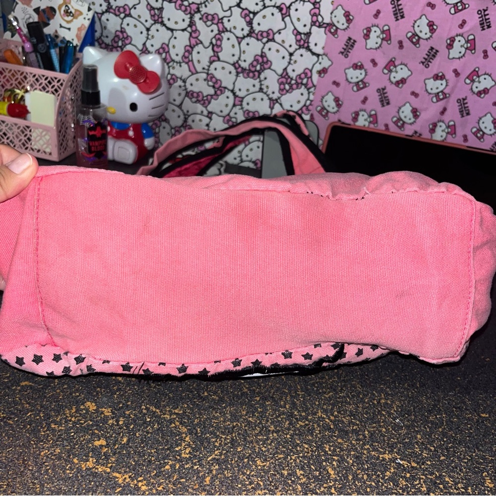 Hello Kitty Purse - Picture 5 of 14